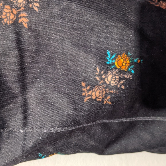 Cute vintage upcycled black floral Cami with butterfly back - Picture 6 of 10